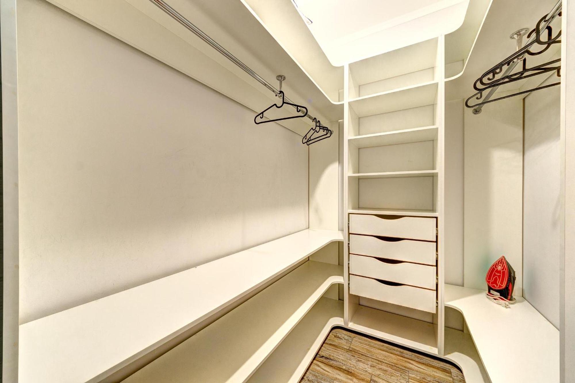 Apartment Voskresenska 18 , Парковые Озера Kijów Pokój zdjęcie