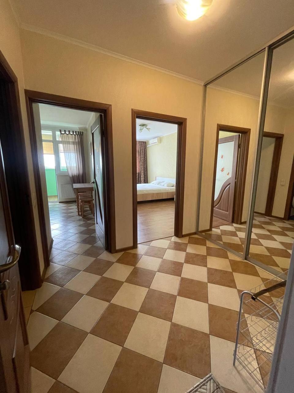 Apartment Voskresenska 18 , Парковые Озера Kijów Zewnętrze zdjęcie